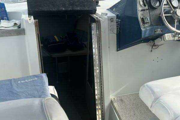 Photo of the 1989 Carver 2557 Montego "Carver"