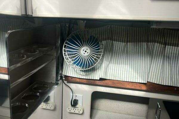 Photo of the 1989 Carver 2557 Montego "Carver"