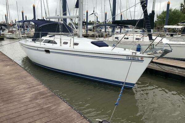 Photo of the 2005 Catalina 320