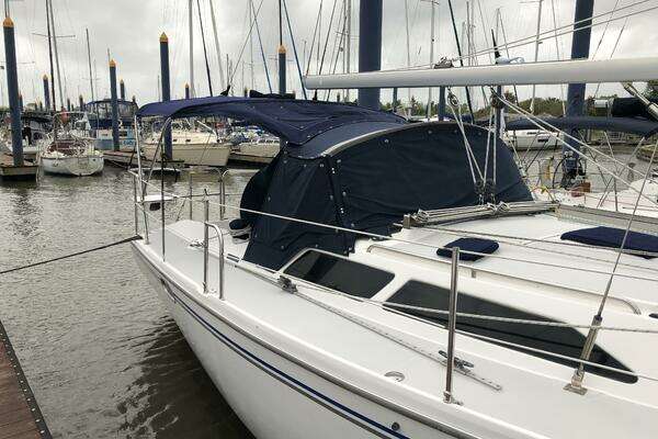 Photo of the 2005 Catalina 320