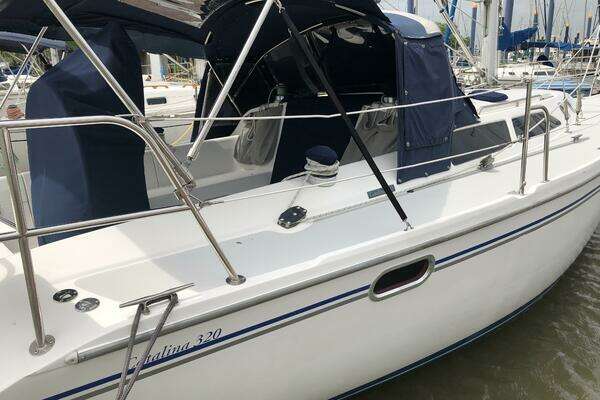 Photo of the 2005 Catalina 320
