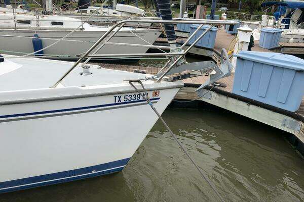 Photo of the 2005 Catalina 320