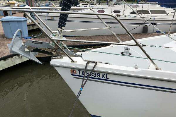 Photo of the 2005 Catalina 320