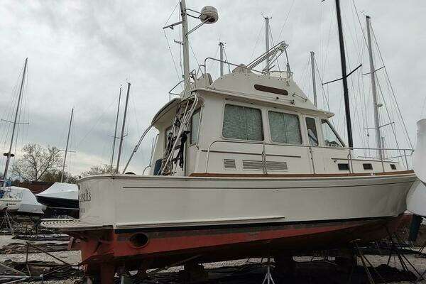 Grand Banks Eastbay 40 Flybridge Yacht For Sale