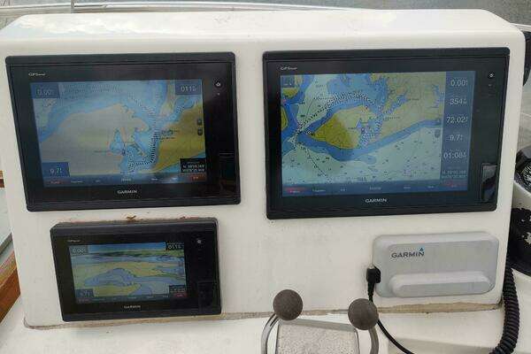 Grand Banks Eastbay 40 Flybridge Yacht For Sale