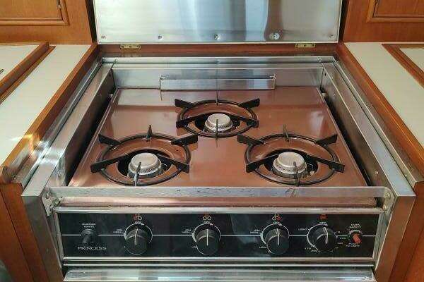 Grand Banks Eastbay 40 Flybridge Yacht For Sale