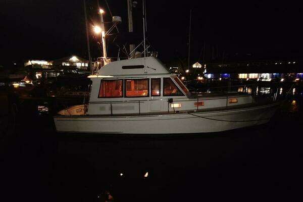 Grand Banks Eastbay 40 Flybridge Yacht For Sale