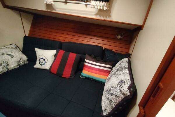 Grand Banks Eastbay 40 Flybridge Yacht For Sale