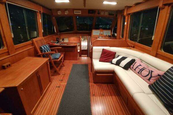 Grand Banks Eastbay 40 Flybridge Yacht For Sale