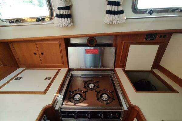 Grand Banks Eastbay 40 Flybridge Yacht For Sale