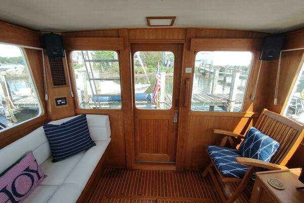 Grand Banks Eastbay 40 Flybridge Yacht For Sale