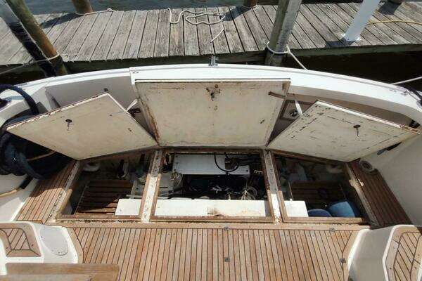 Grand Banks Eastbay 40 Flybridge Yacht For Sale