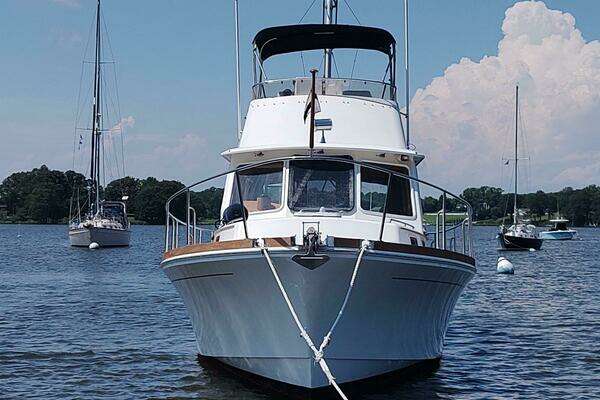 Grand Banks Eastbay 40 Flybridge Yacht For Sale