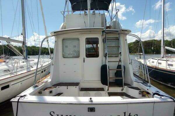 Grand Banks Eastbay 40 Flybridge Yacht For Sale