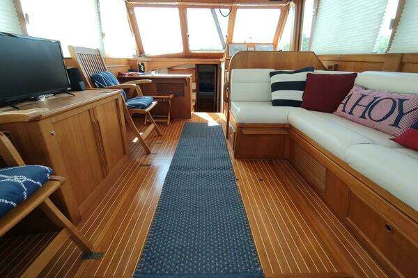 Grand Banks Eastbay 40 Flybridge Yacht For Sale