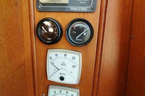 Grand Banks Eastbay 40 Flybridge Yacht For Sale