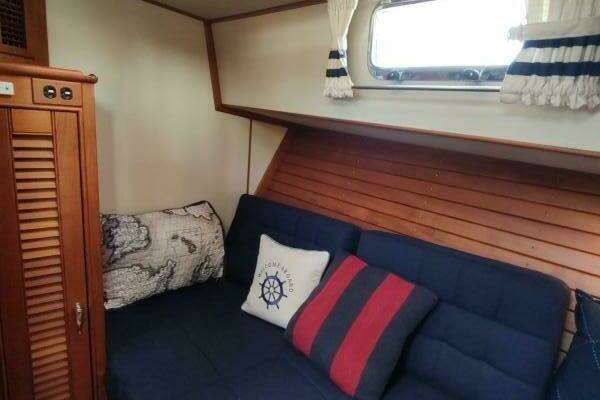 Grand Banks Eastbay 40 Flybridge Yacht For Sale