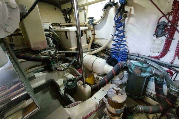 Grand Banks Eastbay 40 Flybridge Yacht For Sale