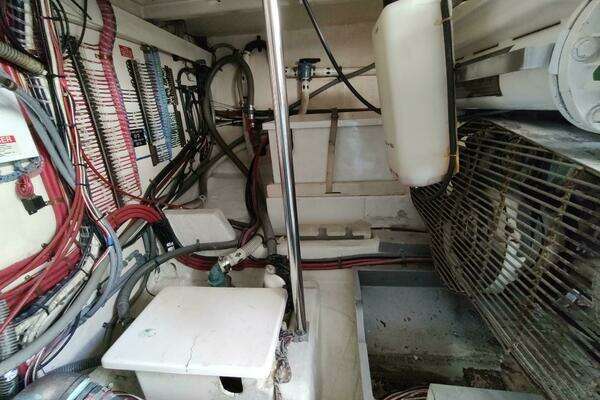 Grand Banks Eastbay 40 Flybridge Yacht For Sale