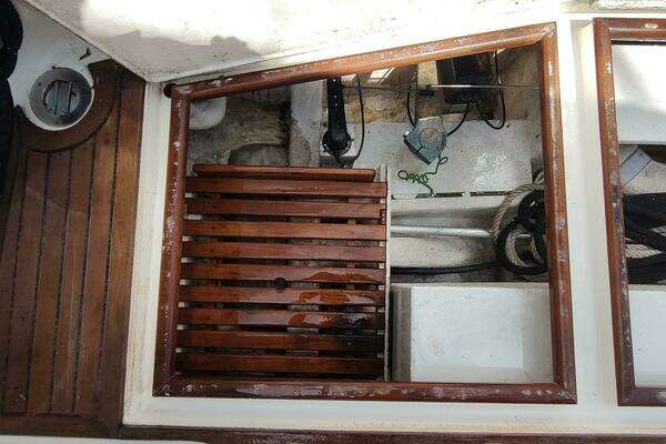 Grand Banks Eastbay 40 Flybridge Yacht For Sale