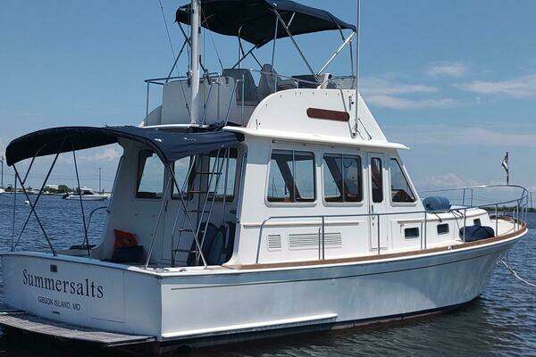 Grand Banks Eastbay 40 Flybridge Yacht For Sale