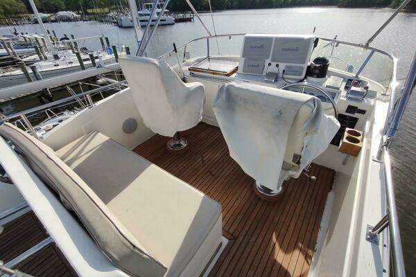 Grand Banks Eastbay 40 Flybridge Yacht For Sale