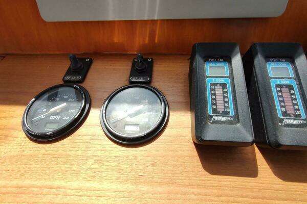 Grand Banks Eastbay 40 Flybridge Yacht For Sale