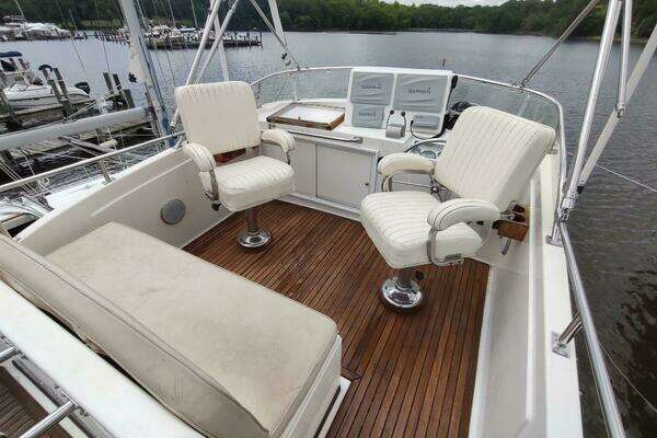 Grand Banks Eastbay 40 Flybridge Yacht For Sale