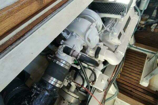 Grand Banks Eastbay 40 Flybridge Yacht For Sale