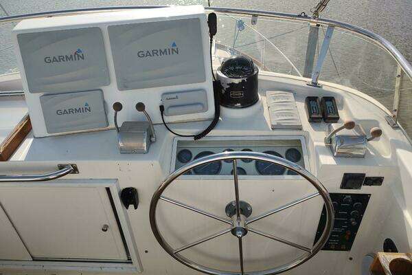 Grand Banks Eastbay 40 Flybridge Yacht For Sale