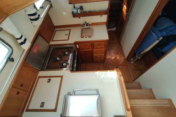 Grand Banks Eastbay 40 Flybridge Yacht For Sale