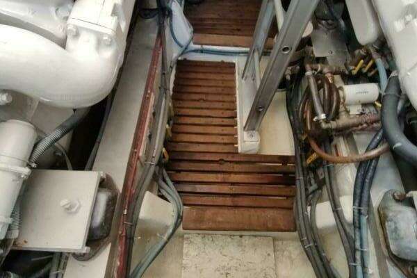 Grand Banks Eastbay 40 Flybridge Yacht For Sale