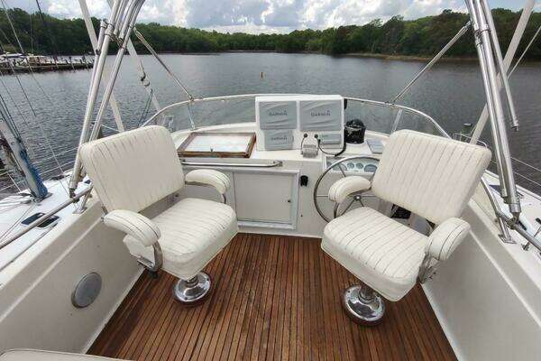 Grand Banks Eastbay 40 Flybridge Yacht For Sale
