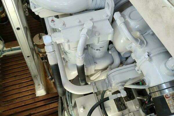 Grand Banks Eastbay 40 Flybridge Yacht For Sale