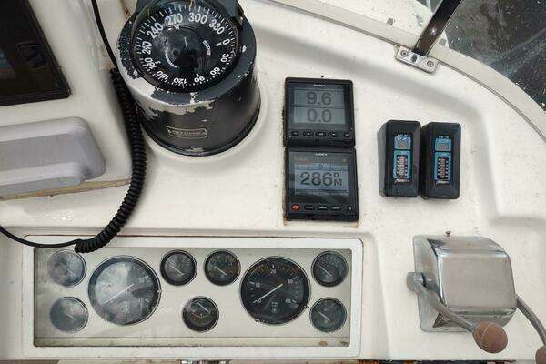 Grand Banks Eastbay 40 Flybridge Yacht For Sale