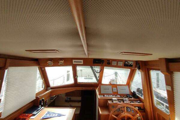 Grand Banks Eastbay 40 Flybridge Yacht For Sale