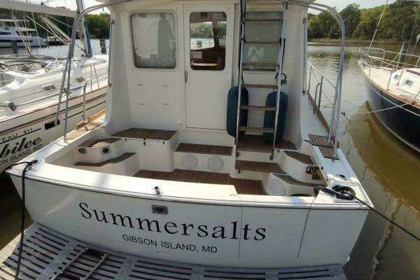 Grand Banks Eastbay 40 Flybridge Yacht For Sale