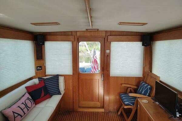 Grand Banks Eastbay 40 Flybridge Yacht For Sale