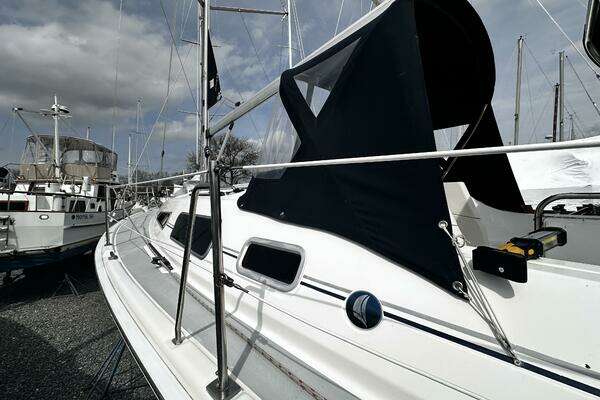 Photo of the 2004 Hunter  "Santa Cruz"