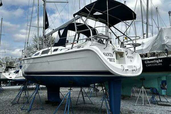 Photo of the 2004 Hunter  "Santa Cruz"