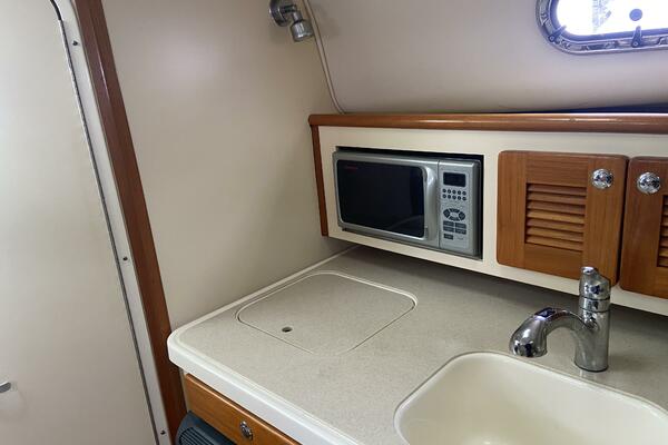 33ft Pursuit Yacht For Sale