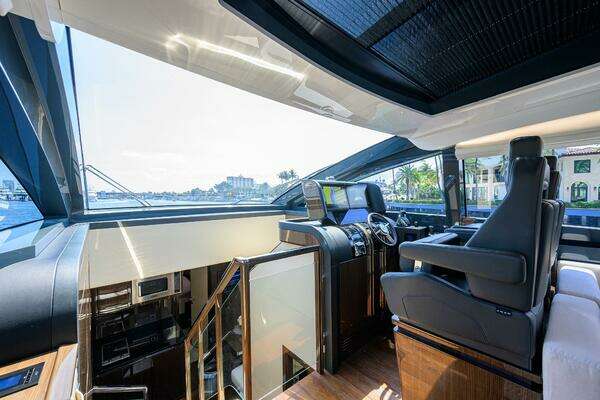 2023 Lazzara Yachts 67