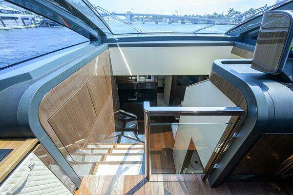 2023 Lazzara Yachts 67
