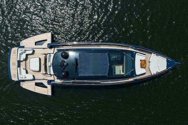2023 Lazzara Yachts 67