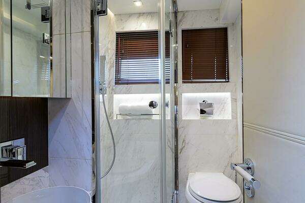 2023 Lazzara Yachts 67