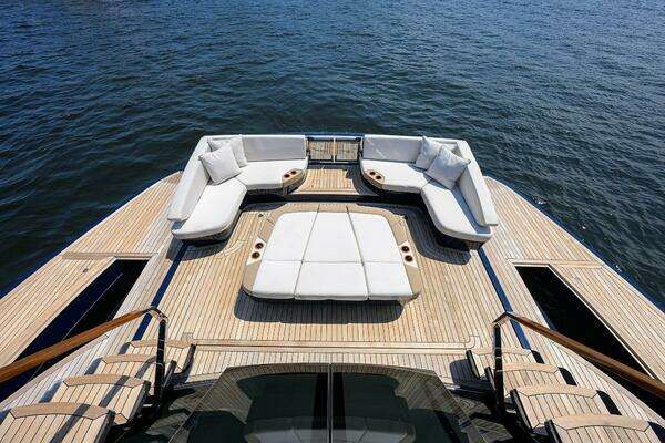 2023 Lazzara Yachts 67