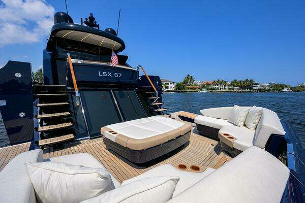2023 Lazzara Yachts 67
