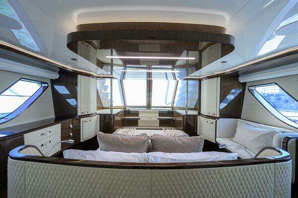 2023 Lazzara Yachts 67