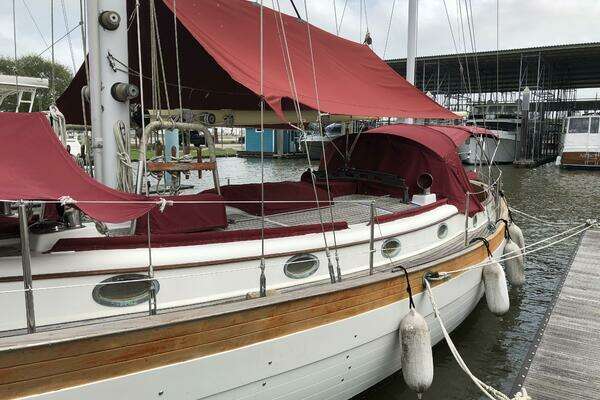 Photo of the 1984 Hans Christian 43 Traditional "Irreversible"