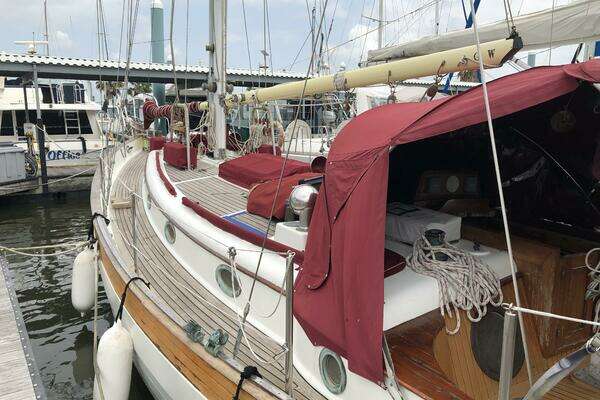 Photo of the 1984 Hans Christian 43 Traditional "Irreversible"